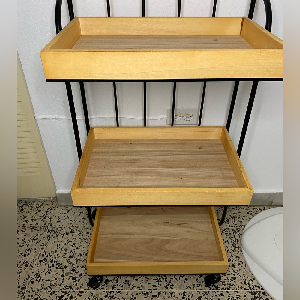 Rolling wood shelf